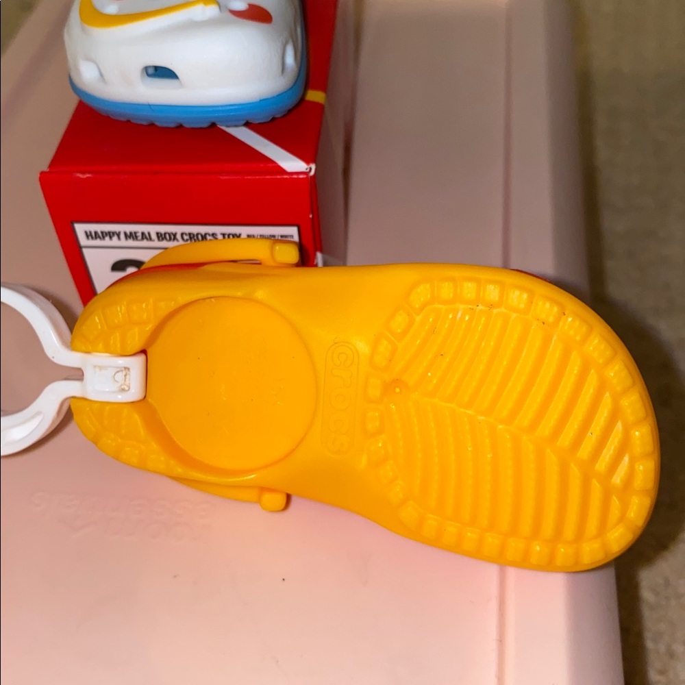 4 New Crocs keychains - Picture 5 of 6